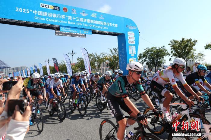 德国车手首夺环鄱赛庐山站冠军 骑行88.6公里领略