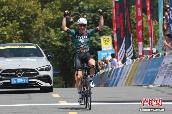 德国车手首夺环鄱赛庐山站冠军 骑行88.6公里领略