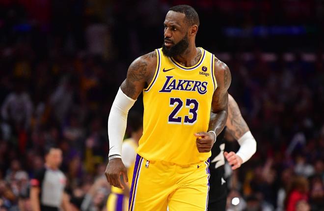 湖人逆风翻盘挺进西部第五 雷霆稳居榜首 火箭意