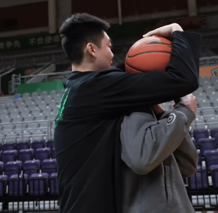 辽宁热身赛师徒情深引关注，球员状态成关键看