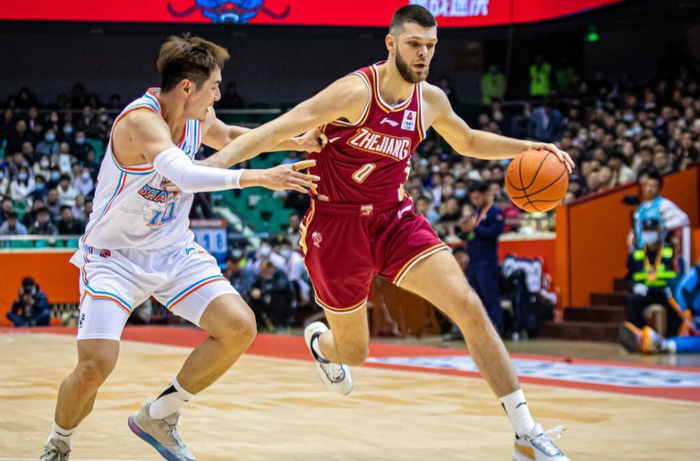 广东男篮补强内线引援拉科塞维奇应对季后赛挑