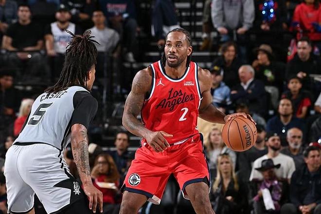 马刺三杀快船豪取11连胜 福克斯卡斯尔联手轰2