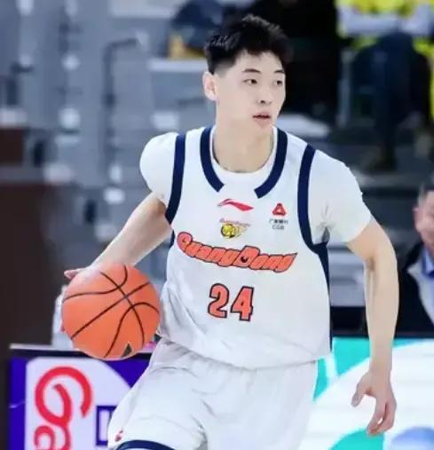 广东宏远生死战引爆主场球迷热情 胡明轩爆发成