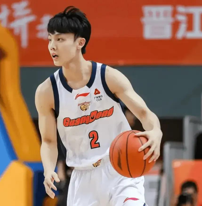 广东宏远生死战引爆主场球迷热情 胡明轩爆发成
