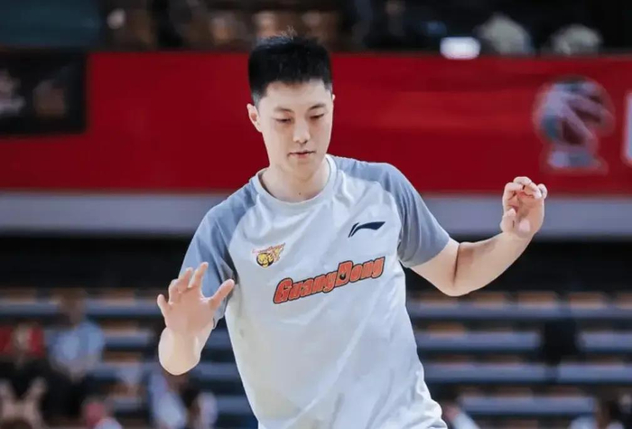 广东宏远生死战引爆主场球迷热情 胡明轩爆发成