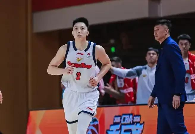 广东宏远生死战引爆主场球迷热情 胡明轩爆发成
